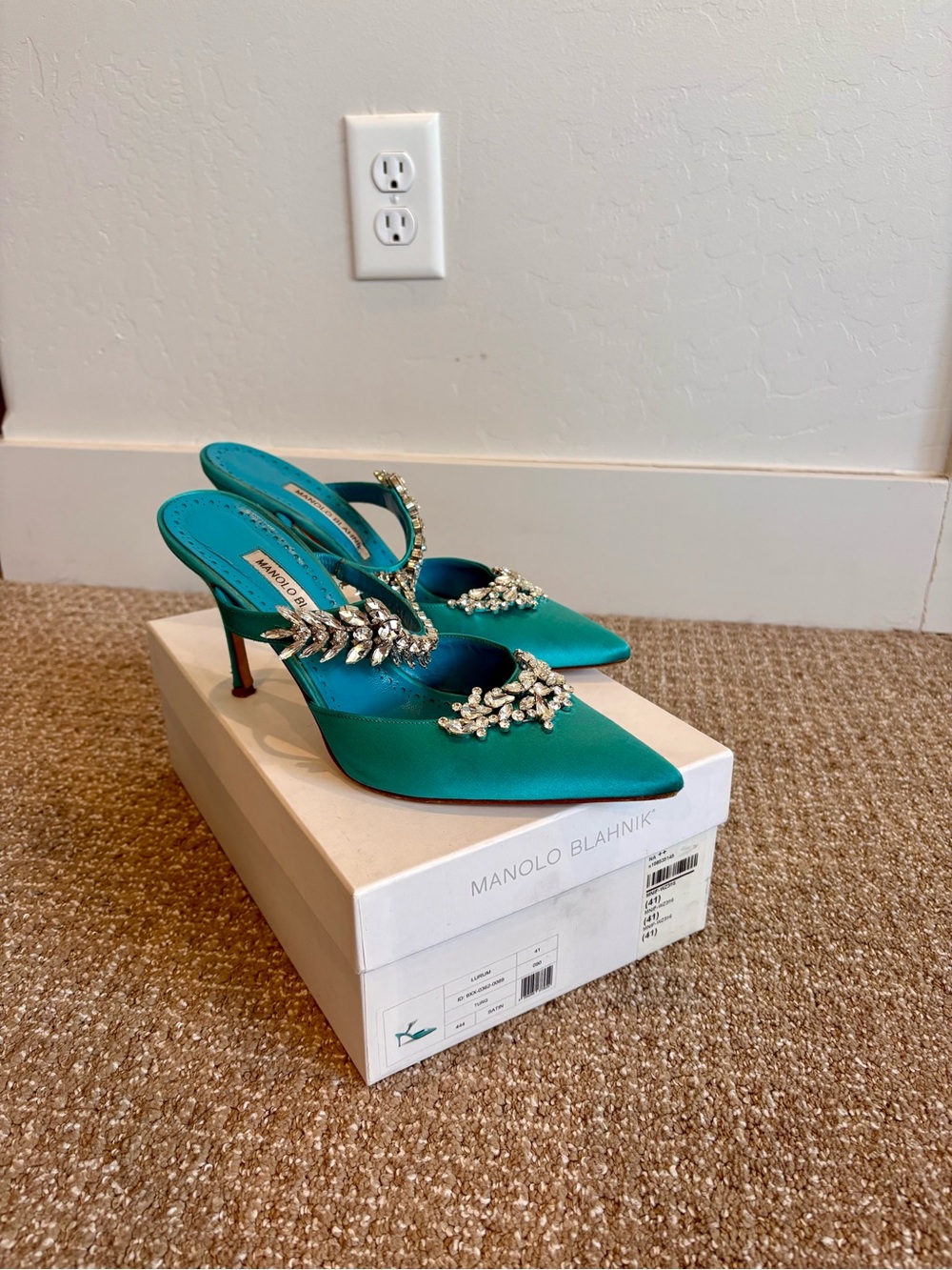 Manolo Blahnik Lurum 90 in Turquoise EU41
